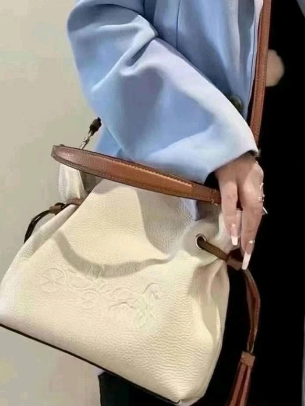 Coach Cream Andy Crossbody With Horse And Carriage/ EUC - Picture 7 of 8